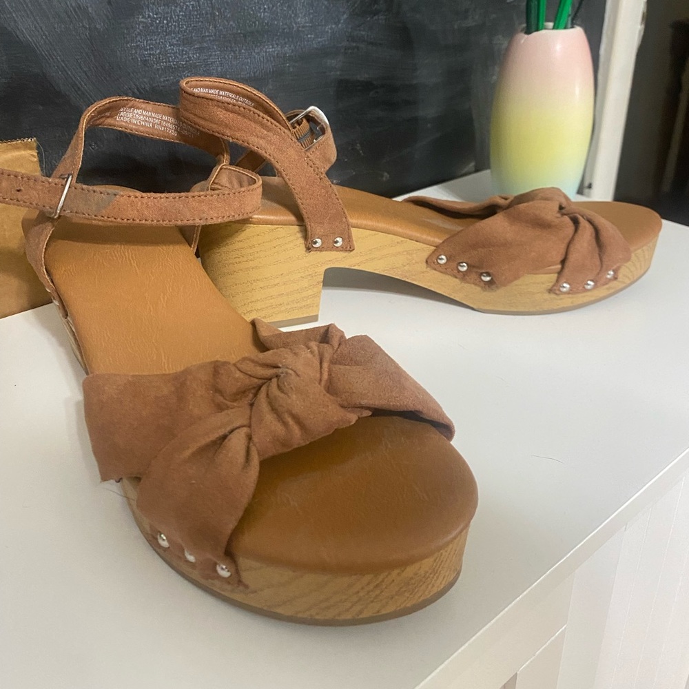 Never worn, tan heels